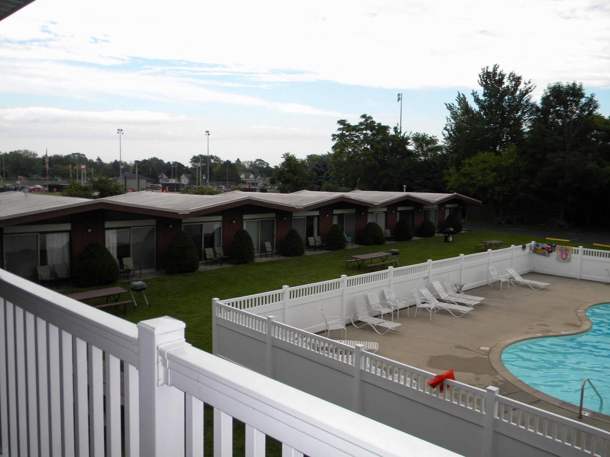 Nader'S Motel & Suites Ludington Zewnętrze zdjęcie